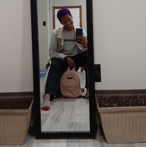 Meet your Posher, Johnetté - Picture 2 of 2